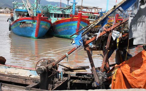 Miền Trung: Oằn mình gánh bão số 11