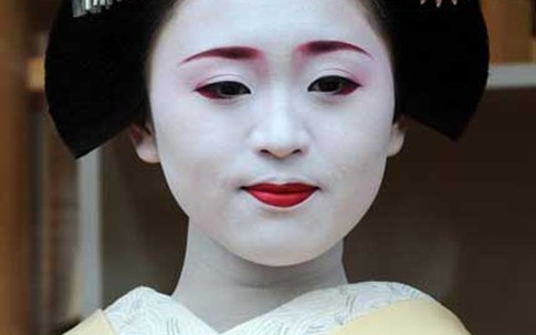 Ngắm các nữ sinh geisha Nhật xinh đẹp xuống phố