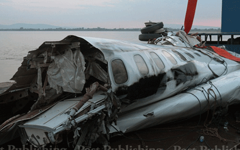 Lào đã trục vớt được thân máy bay từ sông Mekong
