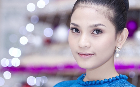 Trương Thị May mang theo bức tranh gạo đi thi Hoa hậu Hoàn vũ