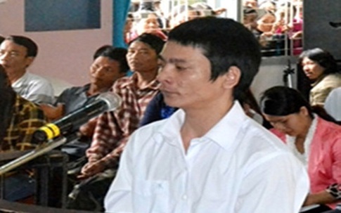 Dã man gã chồng dùng búa bổ vào đầu vợ rồi vào nhà ngủ ngon lành