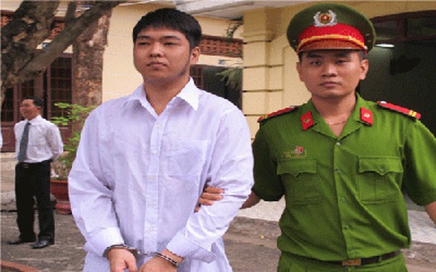 Quen qua chat, đồng ý vào khách sạn "mây mưa" cùng lúc 2 thanh niên