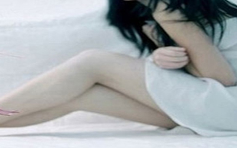 Áo lệch khuy của bé 12 tuổi “tố“ anh sinh viên dưới gầm giường