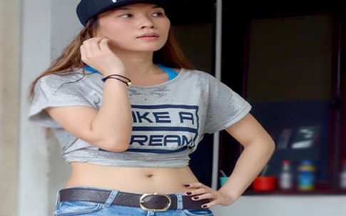 Mỹ Tâm khoe eo thon săn chắc ở tuổi 32