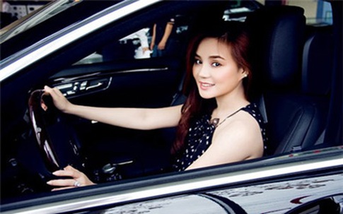 Sao Việt bỗng dưng nổi vì xài xế bạc tỷ