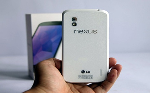 Nexus 4 màu trắng về Việt Nam giá 9,8 triệu đồng