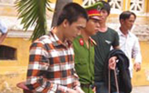 Nổi máu tà dâm, tên trộm hiếp dâm con gái chủ nhà