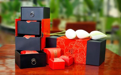 Bánh trung thu 12 triệu đồng/hộp có gì?