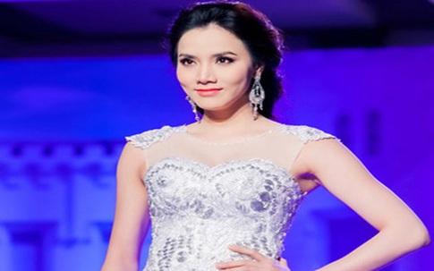 Đại gia đưa đón Trang Nhung bằng xe tiền tỷ