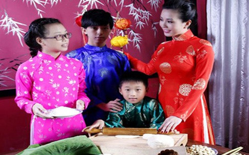 HH Thu Hoài lần đầu khoe con đáng yêu