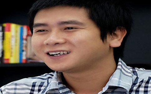 Hồ Hoài Anh lên tiếng về “nụ hôn khó hiểu” của Quang Anh