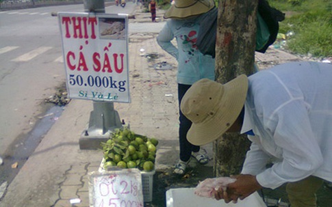 Thịt cá sấu 50.000/kg bán tràn vỉa hè 