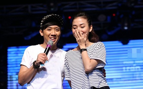 Trấn Thành lần đầu tiên khoe bạn gái trước đông đảo người hâm mộ