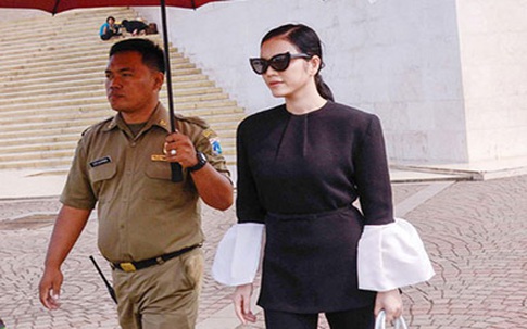 Lý Nhã Kỳ được quân đội Indonesia tháp tùng