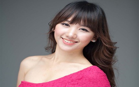 Hot girl bạn gái Tiến Đạt: 'Mẹ chê tôi xấu hơn gái Việt'