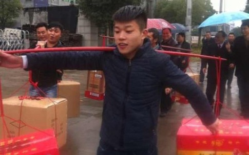 Đại gia 'gánh' 31 tỉ tiền sính lễ đi hỏi vợ