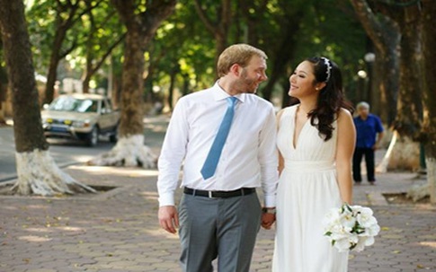 Ngô Phương Lan khoe ảnh cưới xinh đẹp bên chồng Tây