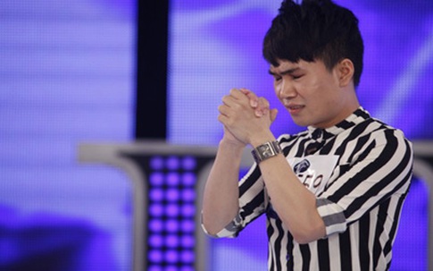 Quân Kun khiến giám khảo Idol hoảng sợ vì màn quỳ van xin