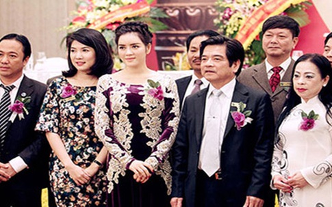 Lý Nhã Kỳ duyên dáng đi nhận chức mới