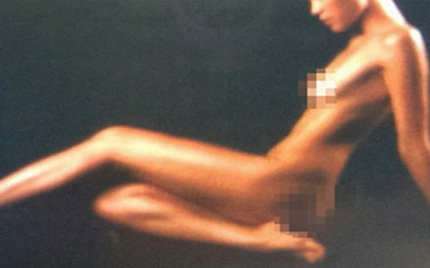 Cuối năm, siêu mẫu Việt tung ảnh nude gây choáng