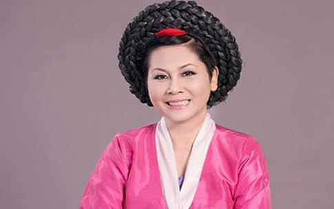 Minh Hằng làm "mama Chue" trong Táo quân 2014