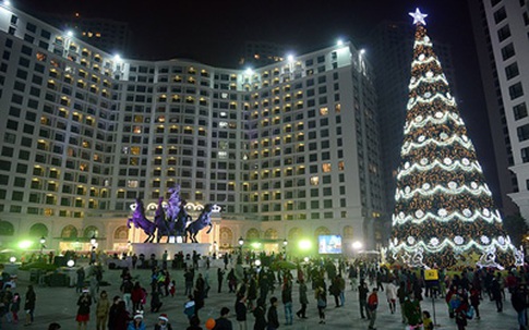 Cây thông Noel cao nhất Việt Nam ở Hà Nội