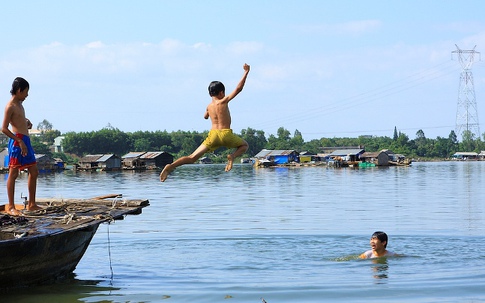 Nghệ An: Cứu 4 em nhỏ, một nam sinh bị chết