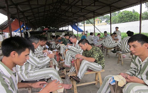 “Lãng tử” cho rằng mình có… số ở tù