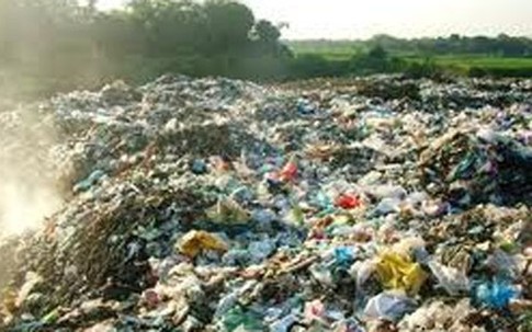 Dân khốn khổ với ruồi, muỗi và rác thải