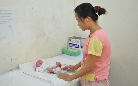 Phẫu thuật lấy khối u nặng 0,5kg ở vùng hậu môn bé sơ sinh