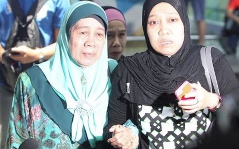 Thảng thốt những gương mặt có người thân trên máy bay Malaysia bị mất tích