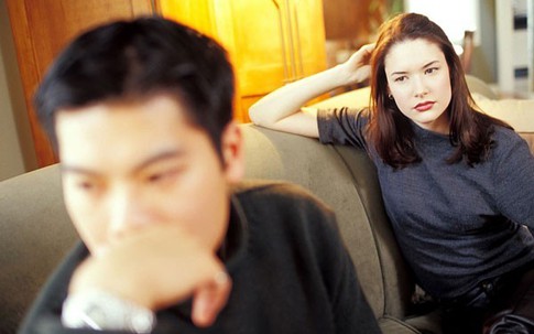 30 tuổi, chồng mình vẫn thích ngủ cùng với mẹ