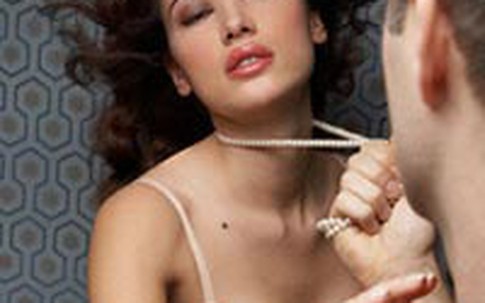 Chồng cầm dao dọa chém trước mặt bố mẹ tôi