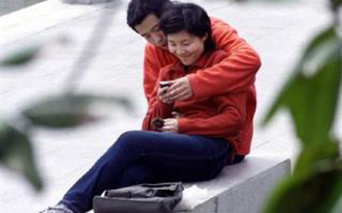 Mốt thuê bạn trai hờ để che mắt cha mẹ