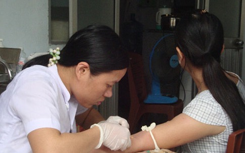 Điều trị bằng thuốc ARV: Giảm lây nhiễm HIV từ mẹ sang con 