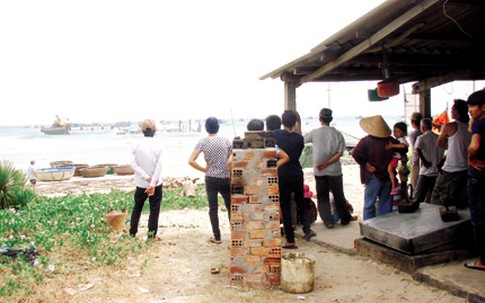 “Sóng lạ” bên tàu đắm chứa cổ vật