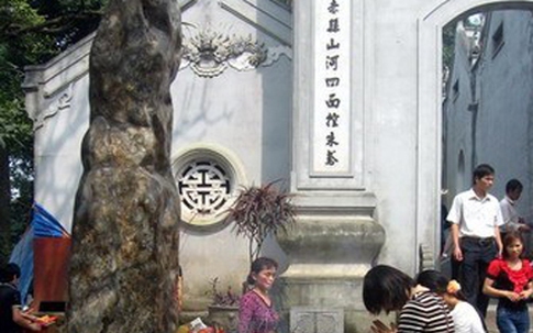 Thăng trầm cột đá thề đền Hùng