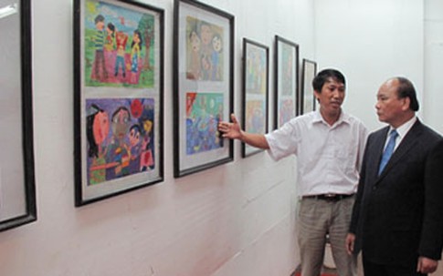 Các em vẽ để bố mẹ suy nghĩ