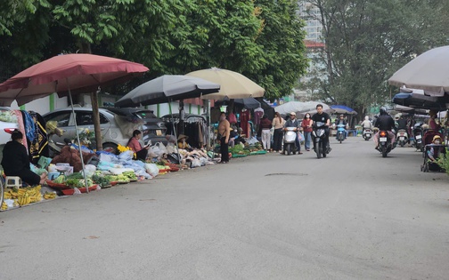 Hà Nội: Chợ cóc trong ngõ 70 Nguyễn Hoàng vẫn tiếp tục hoạt động rầm rộ