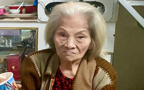 Mẹ Thương Tín 90 tuổi lần đầu lộ diện