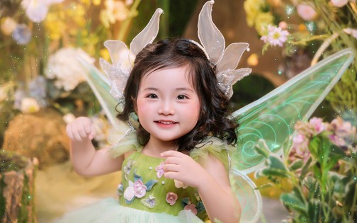 Lisa - con gái út nhà Khánh Thi - Phan Hiển 'đốn tim' khán giả trong bộ ảnh mới