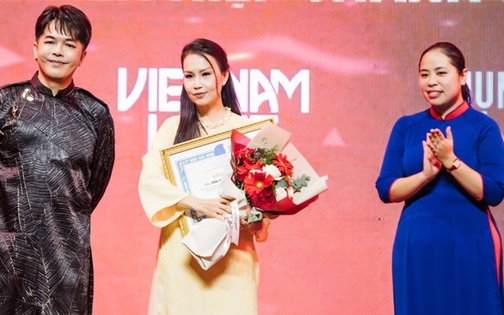 Cẩm Ly bất ngờ nhận tin vui ở tuổi trung niên