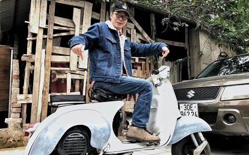 Đạo diễn Trần Lực phim 'Tết này ai đến xông nhà' tuổi U70 vẫn lịch lãm, tâm huyết với nghề diễn