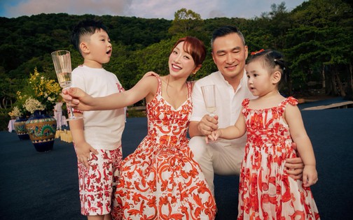 Khoảnh khắc đẹp như tranh của gia đình Chi Bảo và vợ doanh nhân Lý Thùy Chang