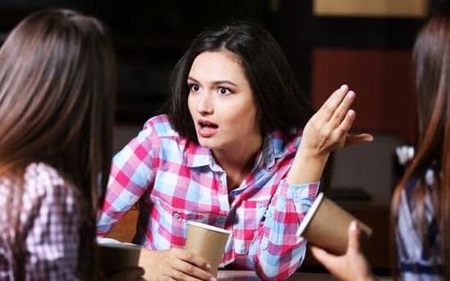 Người có tâm địa xấu thường thích hỏi 3 chuyện này về bạn: Gặp kiểu người này, tránh càng xa càng tốt