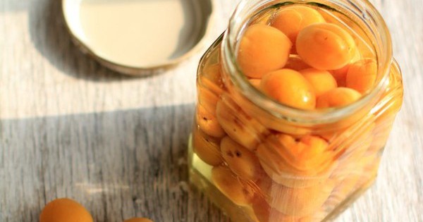 Bí quyết ngâm mơ muối căng mọng đẹp mắt