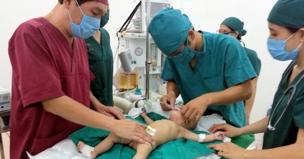 Giật mình: Bé gái mặc bỉm quá lâu gây dị tật bộ phận sinh dục