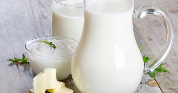 Người bị sỏi thận có thể kết hợp sữa chua với các loại thực phẩm khác như thế nào để hỗ trợ điều trị và quản lý sỏi thận?
