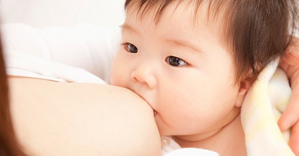 Làm thế nào để tránh ngực chảy xệ sau khi sinh?
