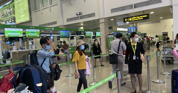 Nhân viên sân bay Tân Sơn Nhất được phát hiện dương tính ...